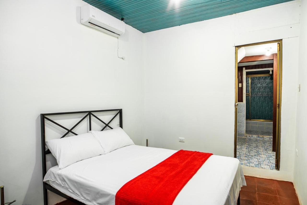 Hostal Victoria Granada Exterior photo
